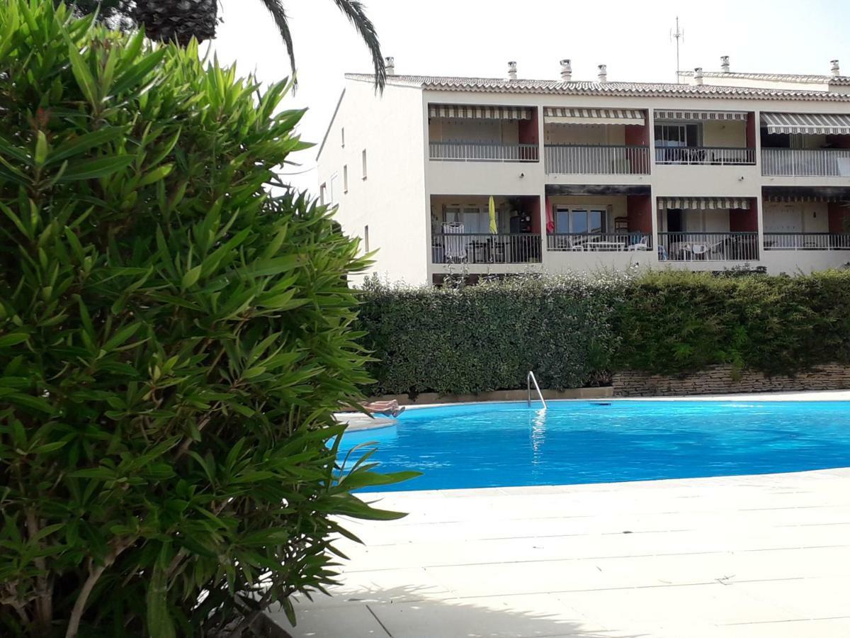 Bandol Nature Et Loisirs: Parking/ Piscine Bagian luar foto